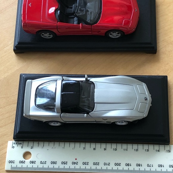 3 Maisto Collectible cars - Picture 6 of 7